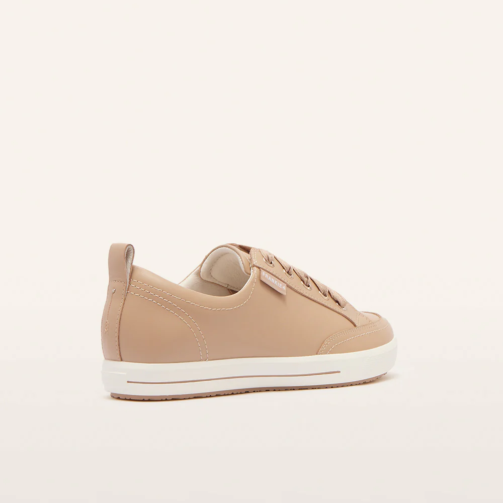 Ellie V Sand - Image 4